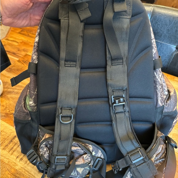Original Gander Mountain Guide Series hunting backpack. Like New. - Picture 2 of 5